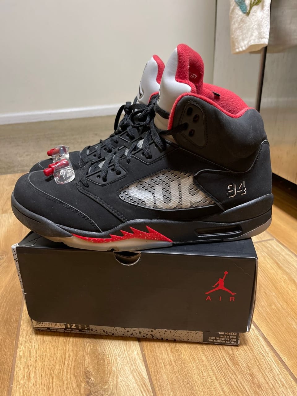 Air Jordan Retro 5 'SUPREME' - Shoe Boxs