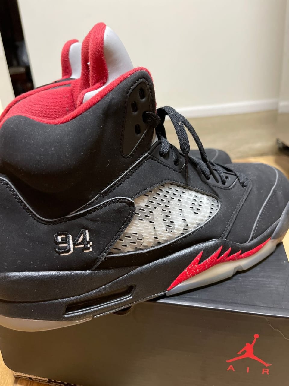 Air Jordan Retro 5 'SUPREME' - Shoe Boxs