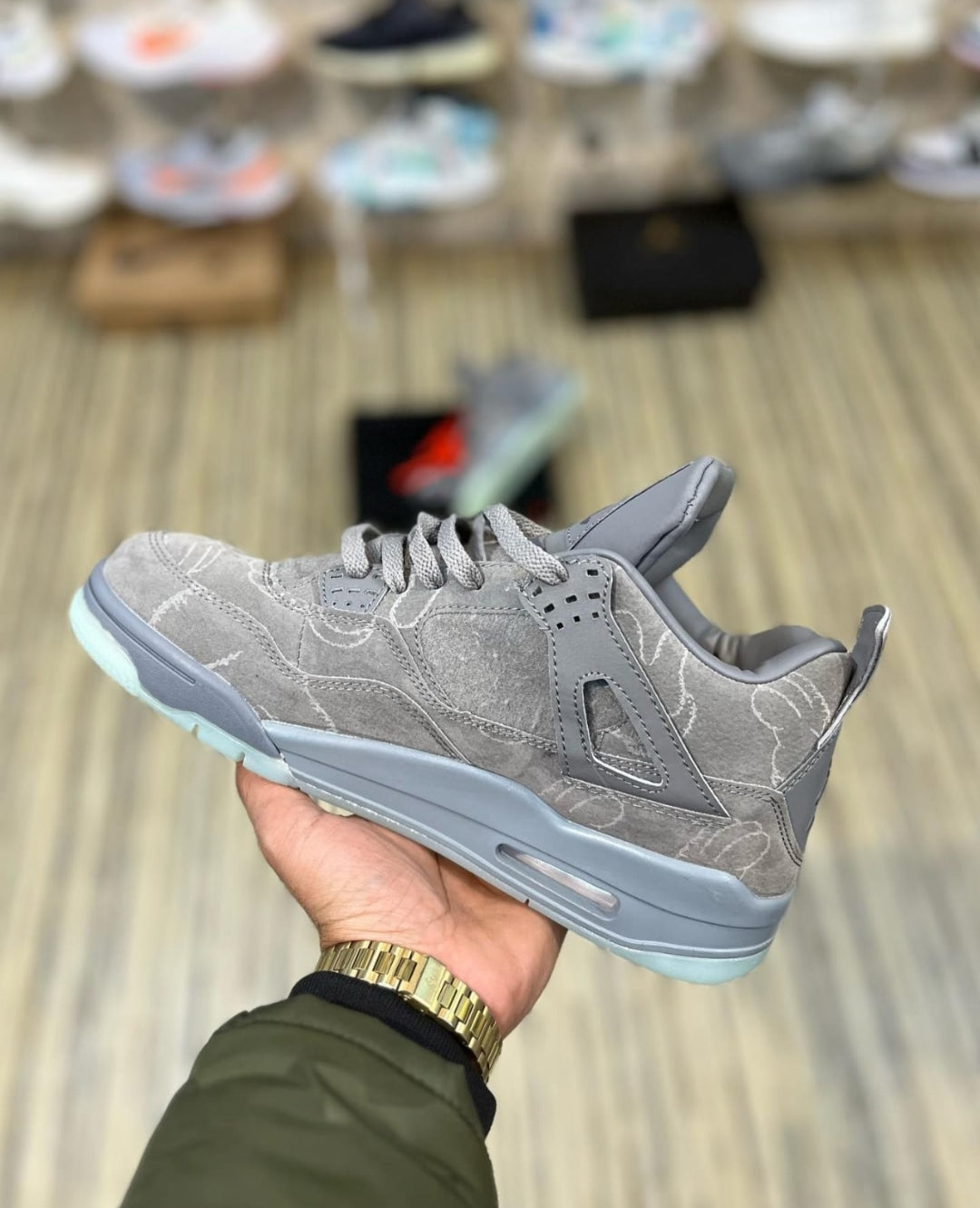 Air Jordan Retro 4 Kaws x Radium Sole - Shoe Boxs