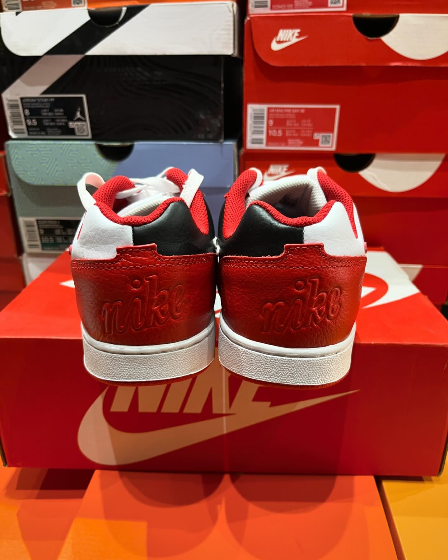 Nike EBERNON Low Pren Redwhite - Shoe Boxs