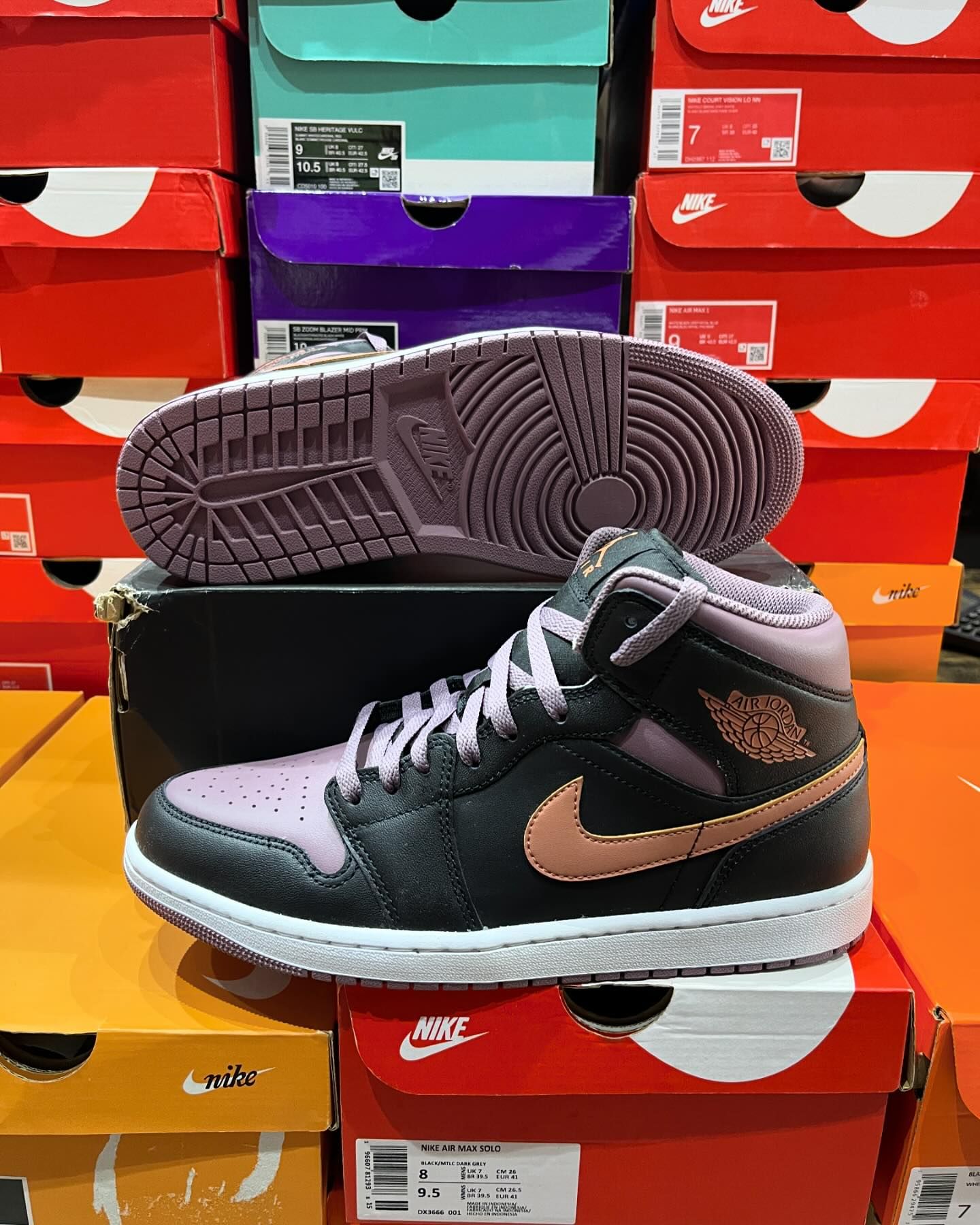 Nike Air Jorden 1 MID - Shoe Boxs