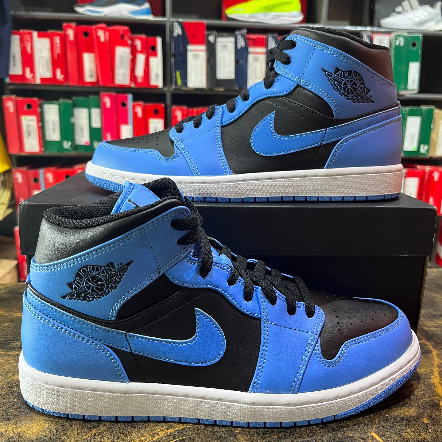 Nike Air Jordan 1 Mid University Blue - Shoe Boxs