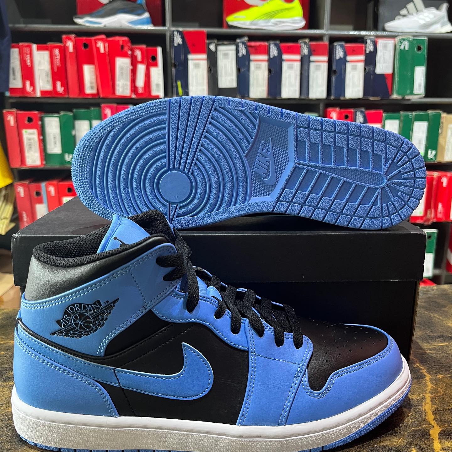 Nike Air Jordan 1 Mid University Blue - Shoe Boxs