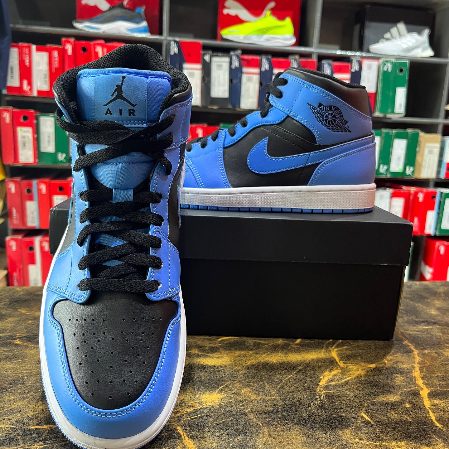 Nike Air Jordan 1 Mid University Blue - Shoe Boxs