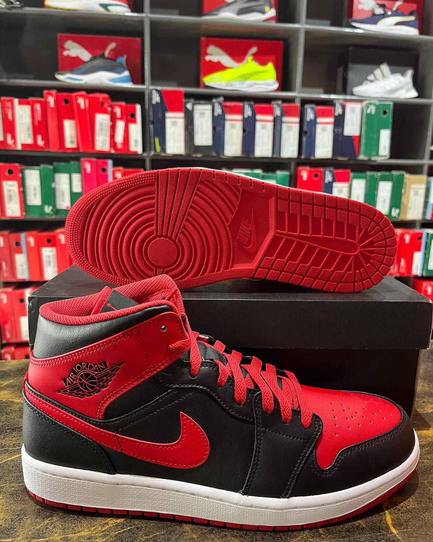 Nike Air Jordan 1 Mid Red Thunder - Shoe Boxs