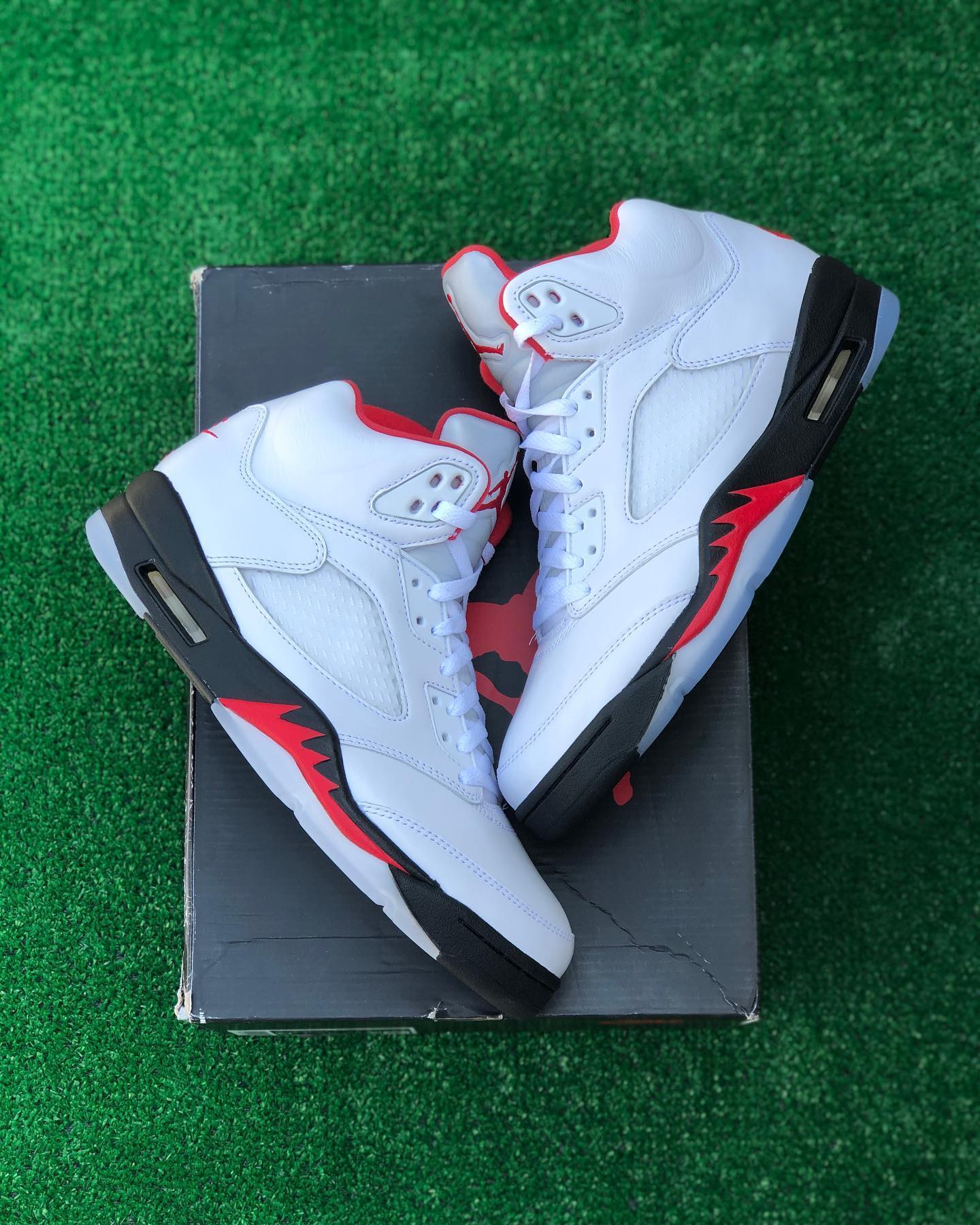 Jordan Retro 5 Fire Red - Shoe Boxs