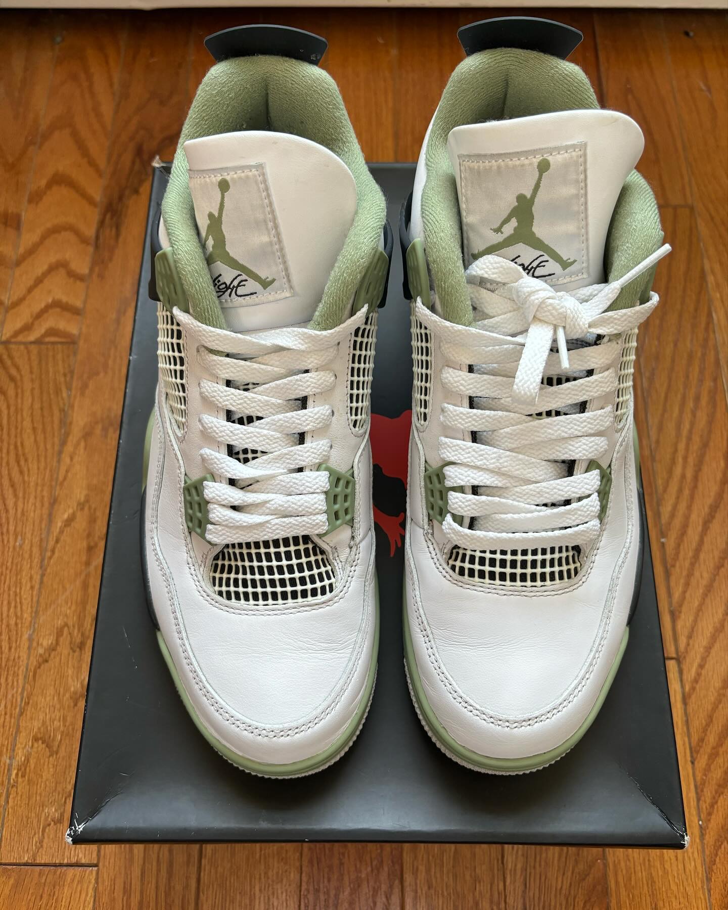 Jordan 4 Retro Seafoam - Shoe Boxs