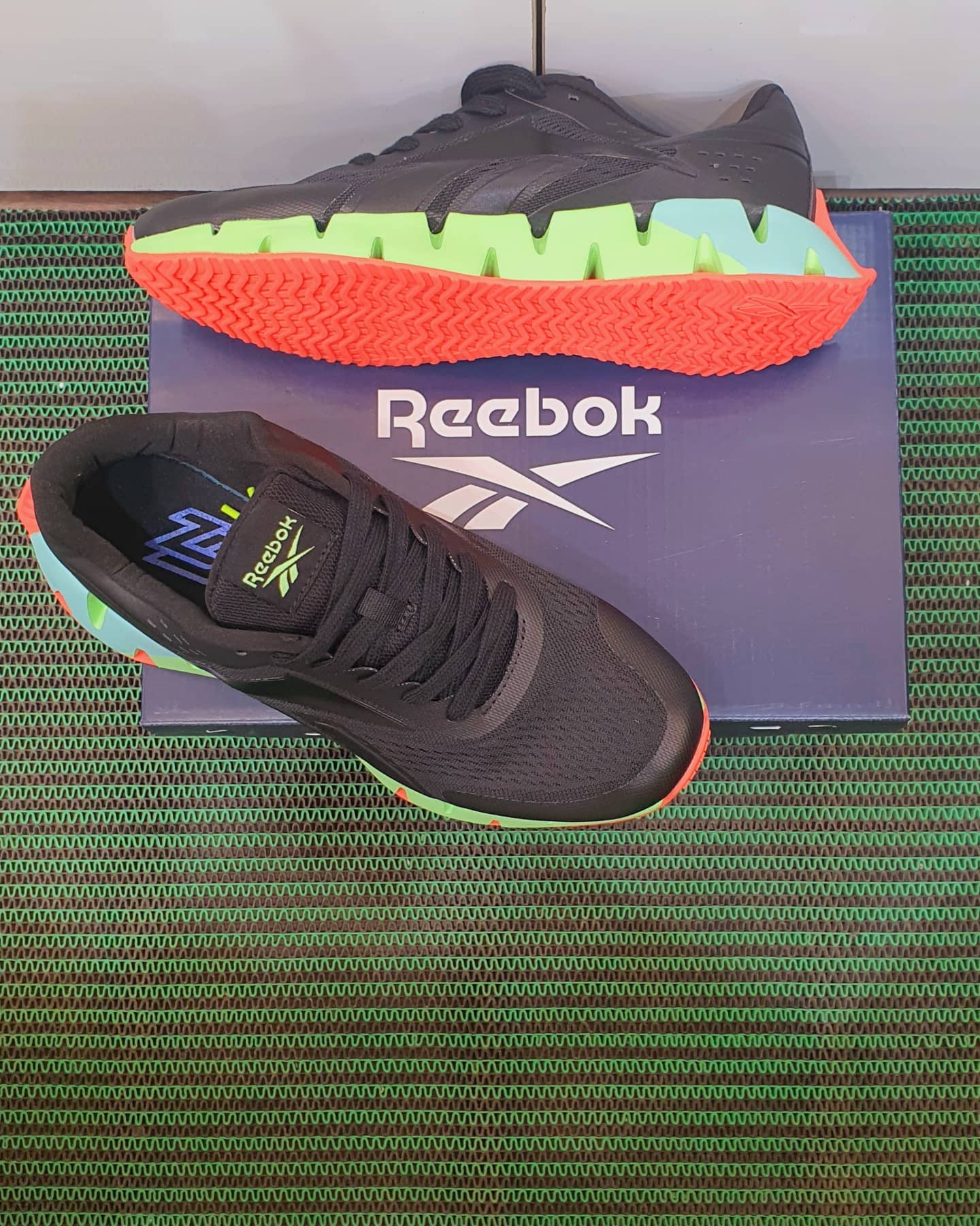 Reebok Zig Daynamica Black - Shoe Boxs