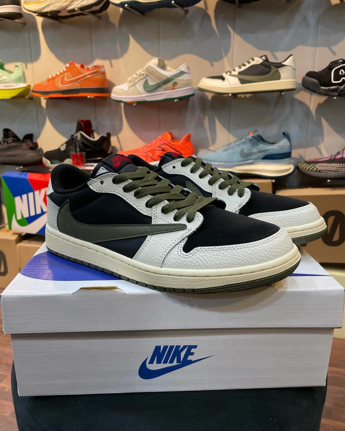 Nike Low Travis Scott - Shoe Boxs