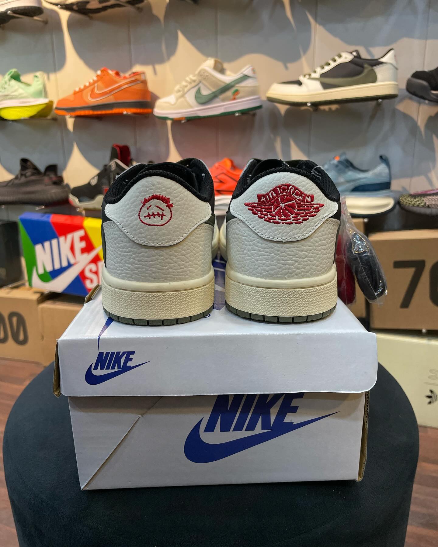 Nike Low Travis Scott - Shoe Boxs